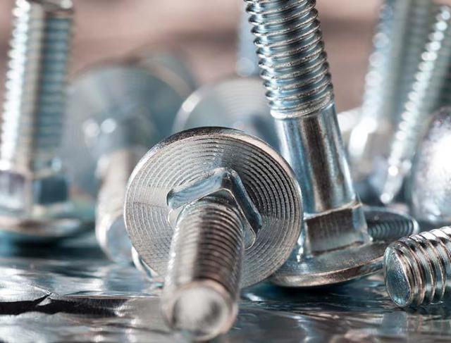 Como Escolher Parafusos e Fixadores: O Manual Técnico Que Todo Construtor Precisa